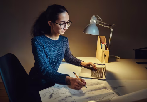 young-female-freelancer-is-working-her-new-project-home_613910-14951 (1)